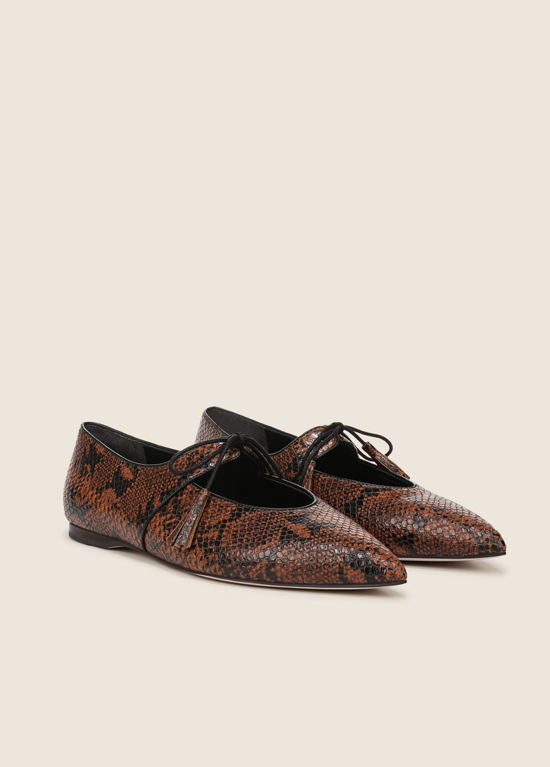 THE LILY TASSEL FLAT