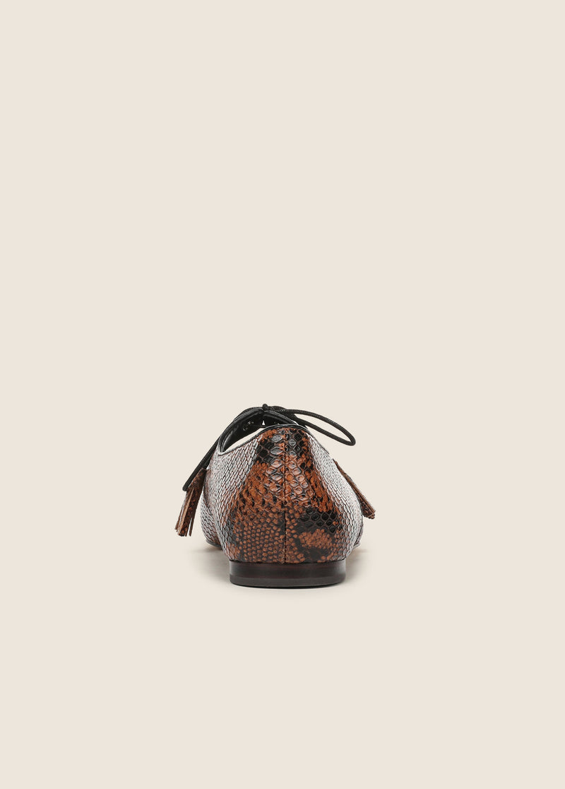 THE LILY TASSEL FLAT