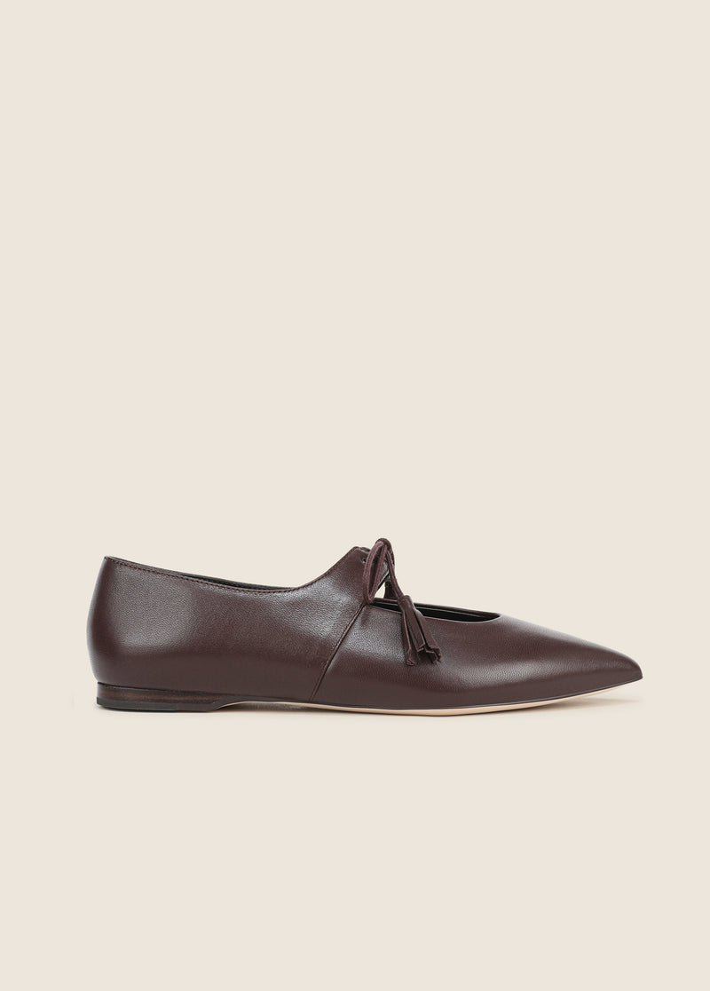 THE LILY TASSEL FLAT