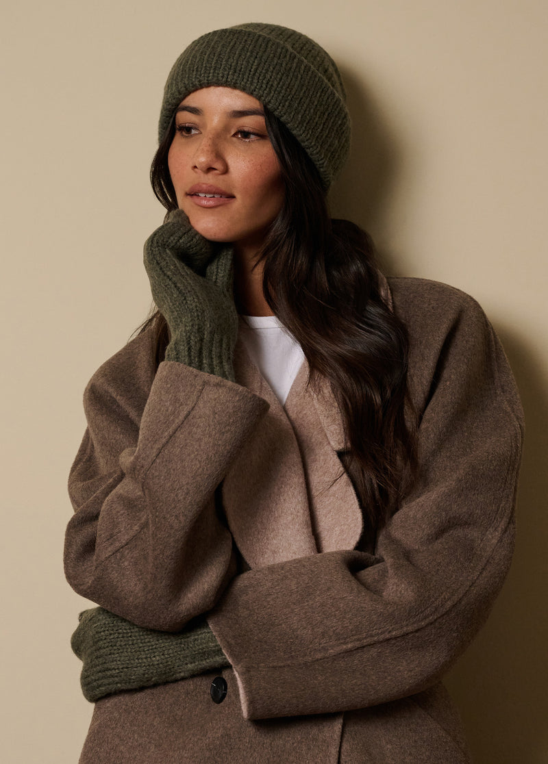 THE BRAIDED MITTENS