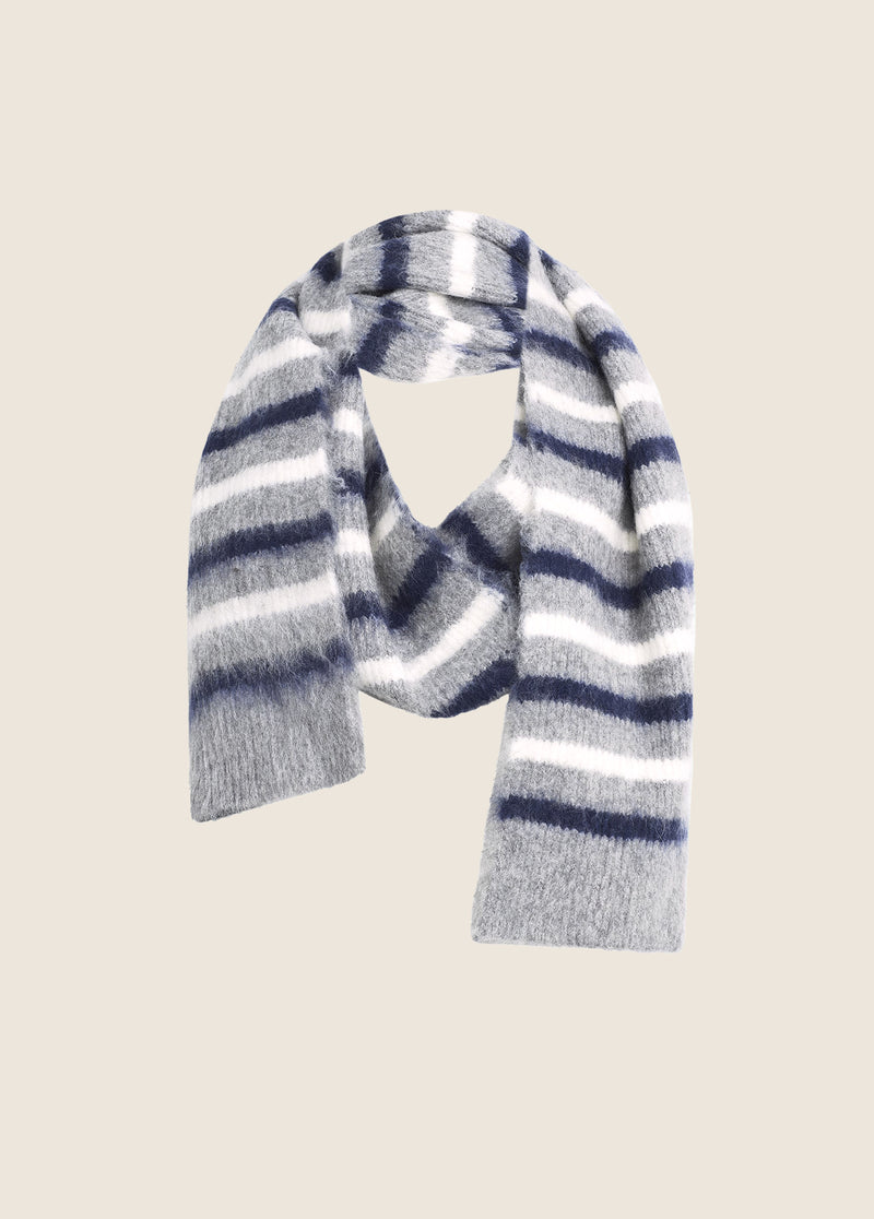 THE STRIPED KNIT SCARF