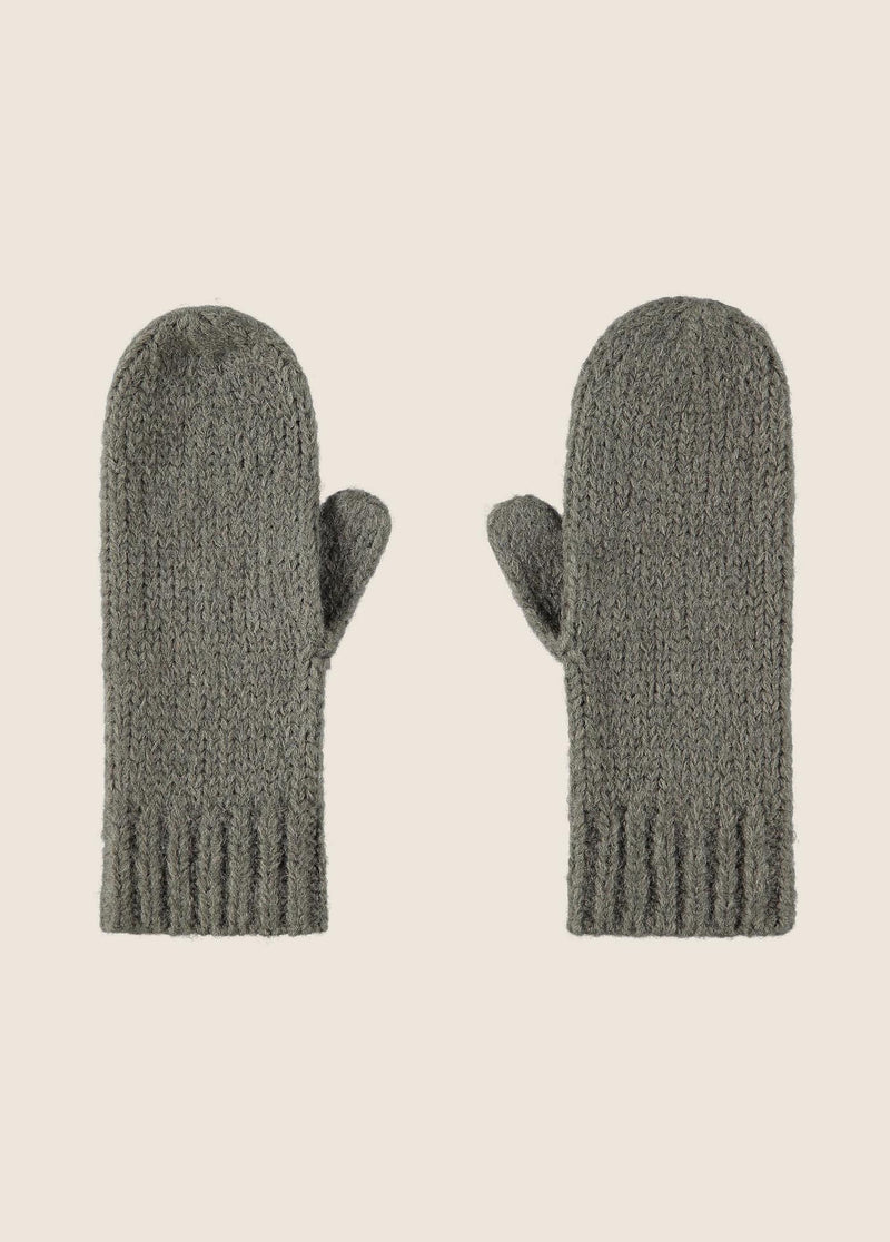 THE BRAIDED MITTENS