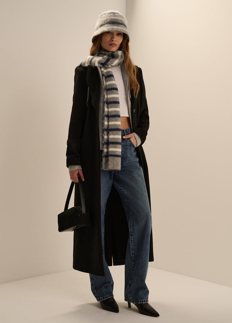 THE STRUCTURED KNIT BUCKET