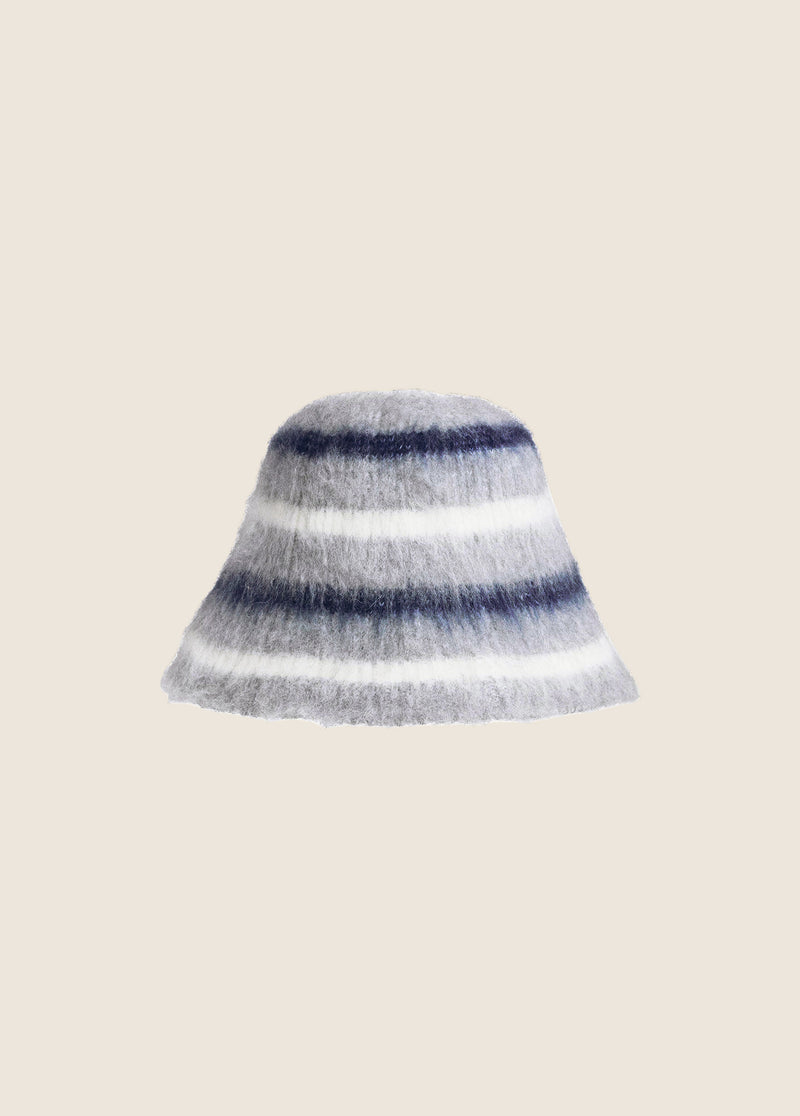THE STRUCTURED KNIT BUCKET