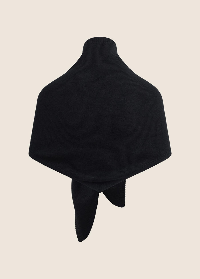 THE OVERSIZED TRIANGLE SCARF