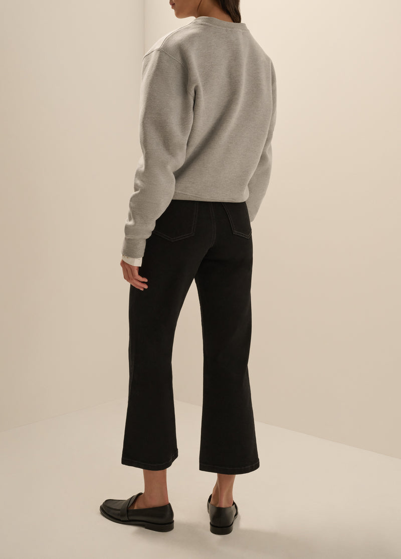 THE CROPPED SIGNATURE SWEATSHIRT