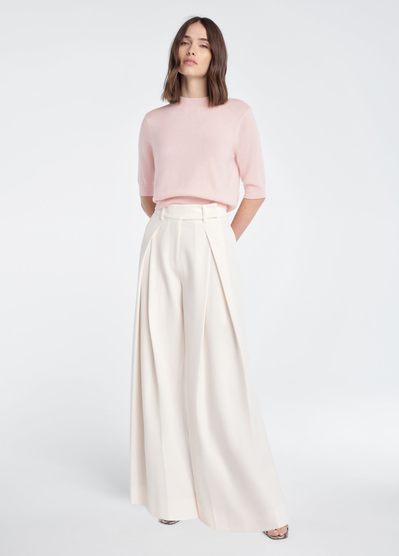 良品 プリーズ） PLEASE（プリーツ PLEATS PP91-JF204ホワイトハーフパンツ総丈69cm PLEASE PLEATS PLEATS MIYAKE ISSEY PLEASE パンツ